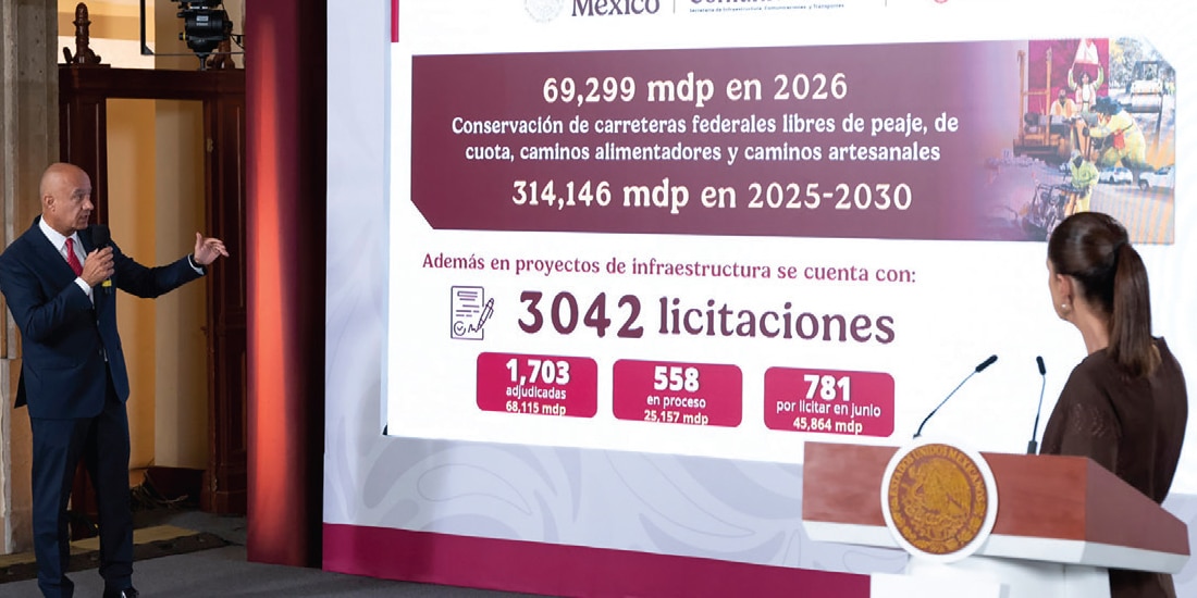 EL SECRETARIO de Infraestructura y la mandataria federal, ayer, en conferencia.