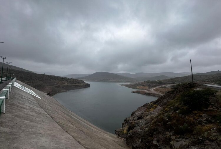 Así luce el nivel de almacenamiento de agua de la presa "El Peaje".