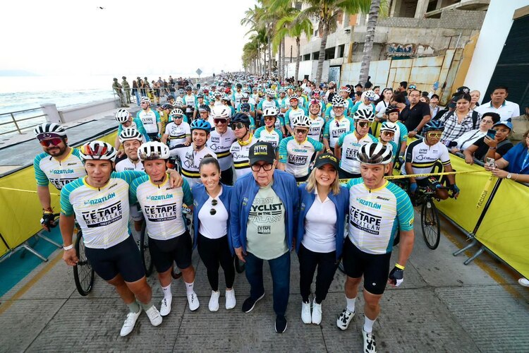 Más de mil 200 ciclistas, entre profesionales y amateurs, inician la ruta de L'Étape Mazatlán by Tour de France 2025.
