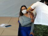 Personal de salud, los primeros en recibir la vacuna de Pfizer.