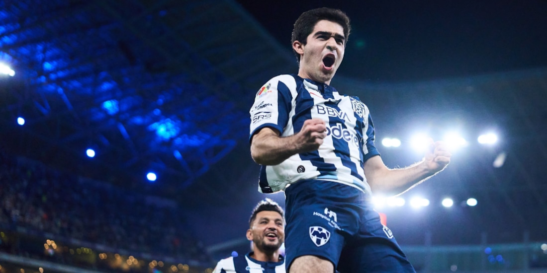 César Garza celebra su gol ante Cruz Azul.