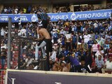 Aficionados invadieron la cancha del Corregidora durante el cotejo de la Fecha 9 de la Liga MX entre Querétaro y Atlas.