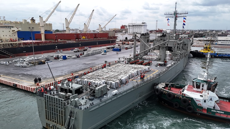 México envía ayuda humanitaria a Cuba en buques ARM Huasteco y ARM Papaloapan.