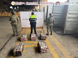 Fueron decomisados 137 kg de droga tras operativo federal en Lázaro Cárdenas, Michoacán.
