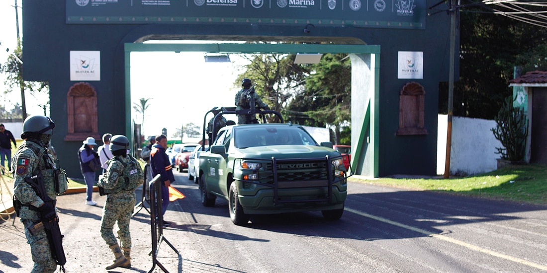 Aspecto del arco carretero de seguridad instalado el lunes pasado, en la entrada al municipio de Huitzilac, Morelos.