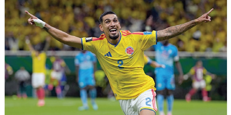 EL LATERAL
celebra su
anotación,
anoche.
