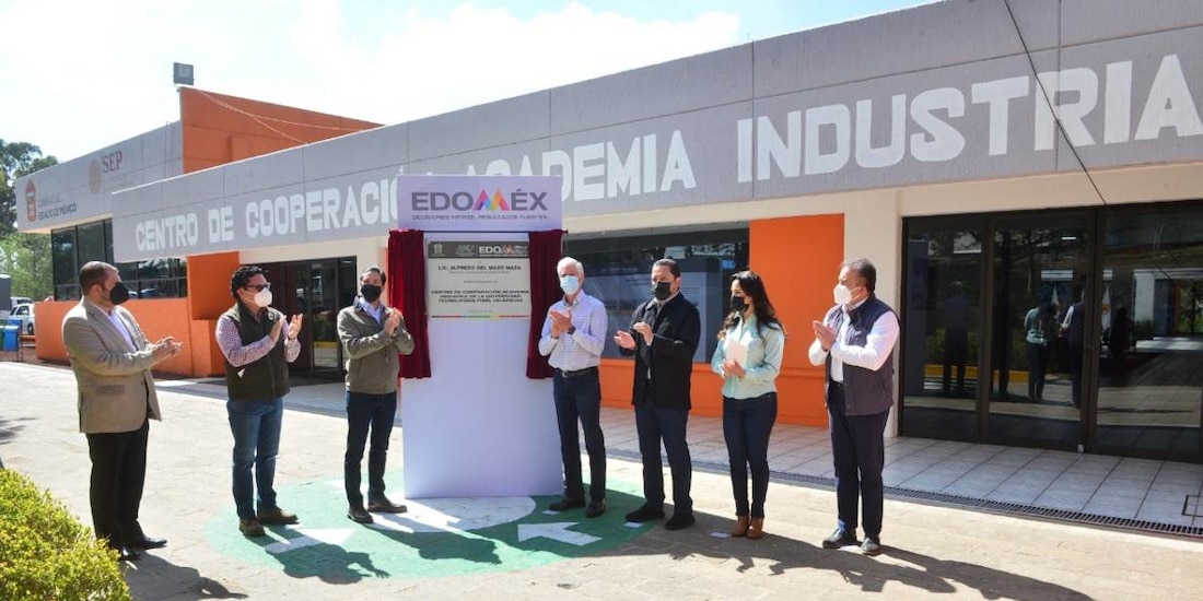 El gobernador Alfredo Del Mazo Maza entregó las primeras 5 mil 600 “Becas Ciencia Edoméx", así como cinco Centros de Cooperación Académica.