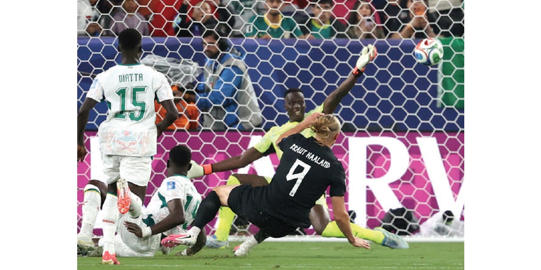 ERLING HAALAND marca un gol ante Senegal, el 22 de junio.