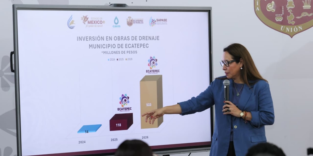 La alcaldesa Azucena Cisneros explicando los trabajos que se han hecho.