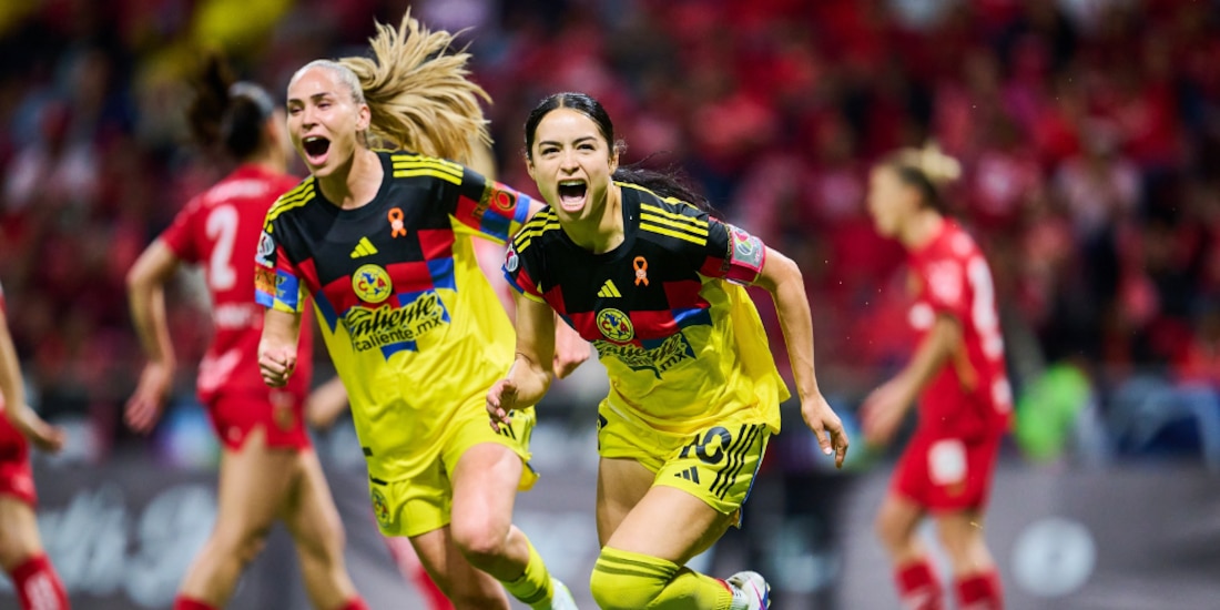 Scarlett Camberos celebrando su gol ante el Toluca.