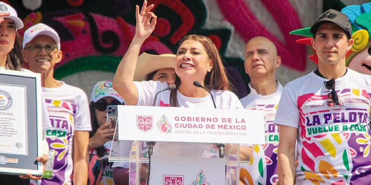 Se vivió una fiesta de futbol en el Zócalo de la Ciudad de México.