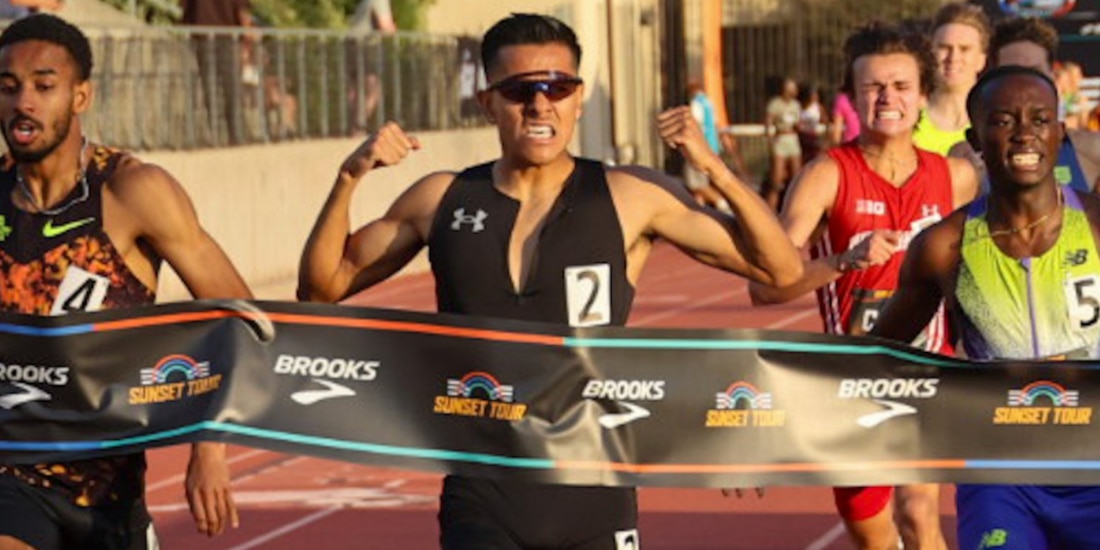 Abraham Alvarado celebrando su victoria.