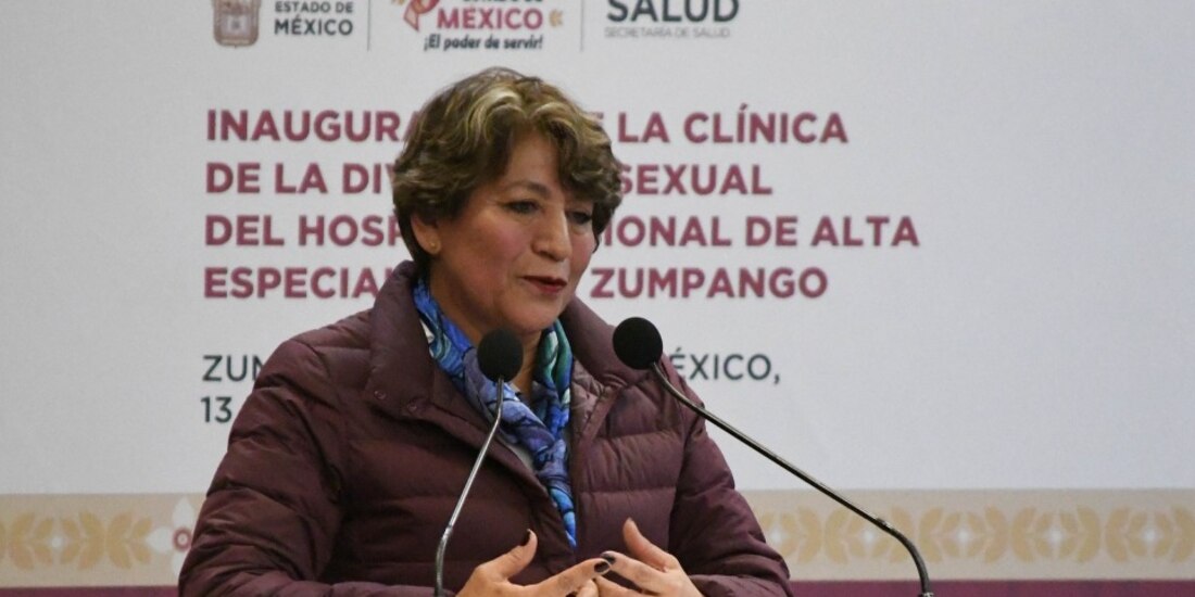 La gobernadora Delfina Gómez, ayer, en la inauguración de la clínica.