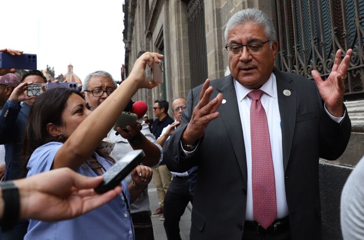 El senador de Morena y secretario general del SNTE, Alfonso Cepeda Salas