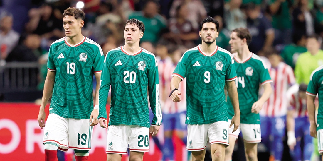 Futbolistas de la Selección Mexicana, después de su caída ante Paraguay en su último juego del 2025, en Houston, Texas.