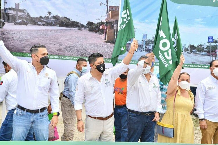 Ricardo Gallardo apoya a cañeros con obras de nuevo camino al ingenio