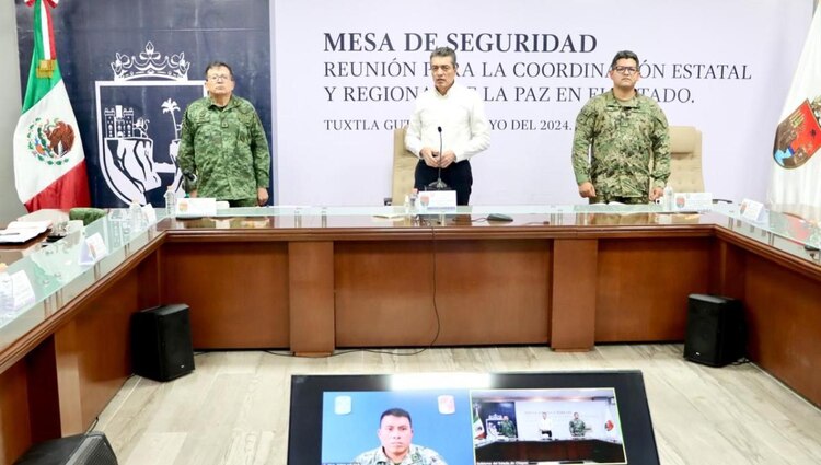 El gobernador de Chiapas, Rutilio Escandón Cadenas, encabezó la declaratoria de sesión permanente de la Mesa de Coordinación Estatal para la Construcción de la Paz y la Seguridad.