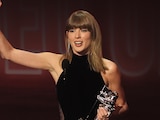 TAYLOR SWIFT, ayer, al recibir el premio a Video del Año en los MTV.