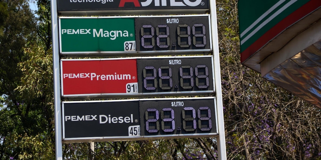 Presidenta acuerda con gasolineros bajar precio del diésel.