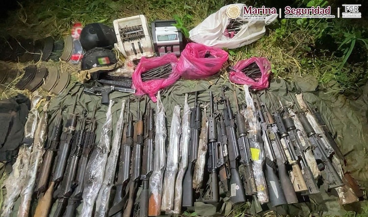 Entre lo decomisado, se encuentran 33 armas largas.