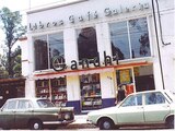 Fachada de la primera librería, en 1971.