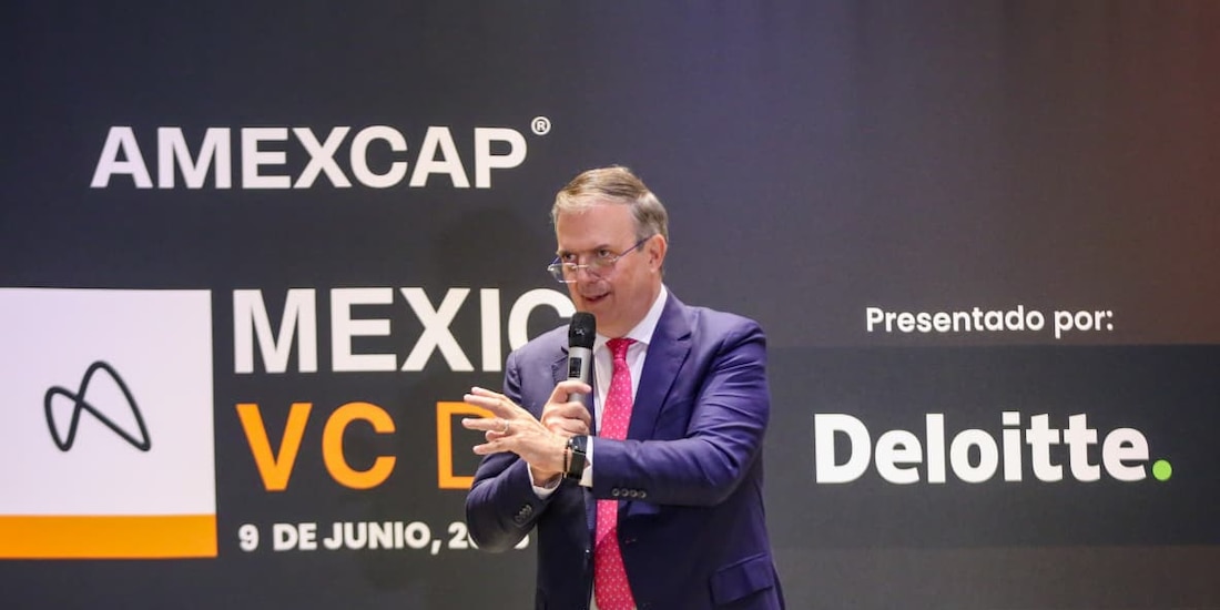 Marcelo Ebrard, secretario de Economía, durante panel sobre innovación tecnológica.