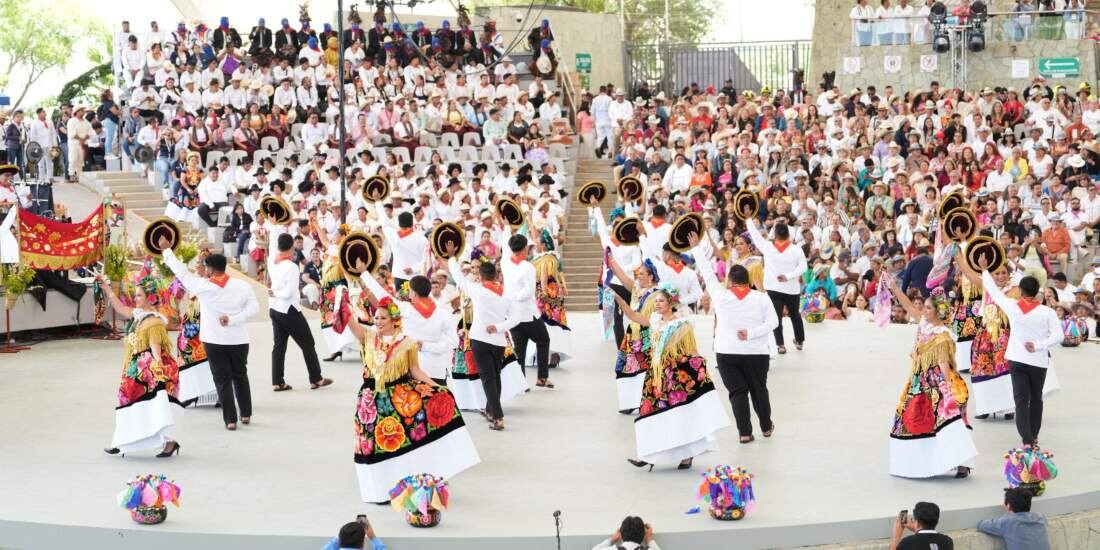 Oaxaca celebra con orgullo la Octava del Lunes del Cerro.