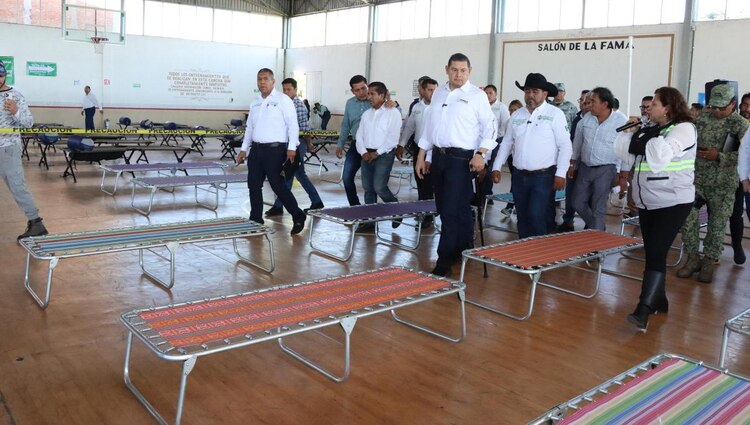 Alejandro Armenta constató que el espacio tiene 40 aulas debidamente acondicionadas como dormitorios en Puebla.