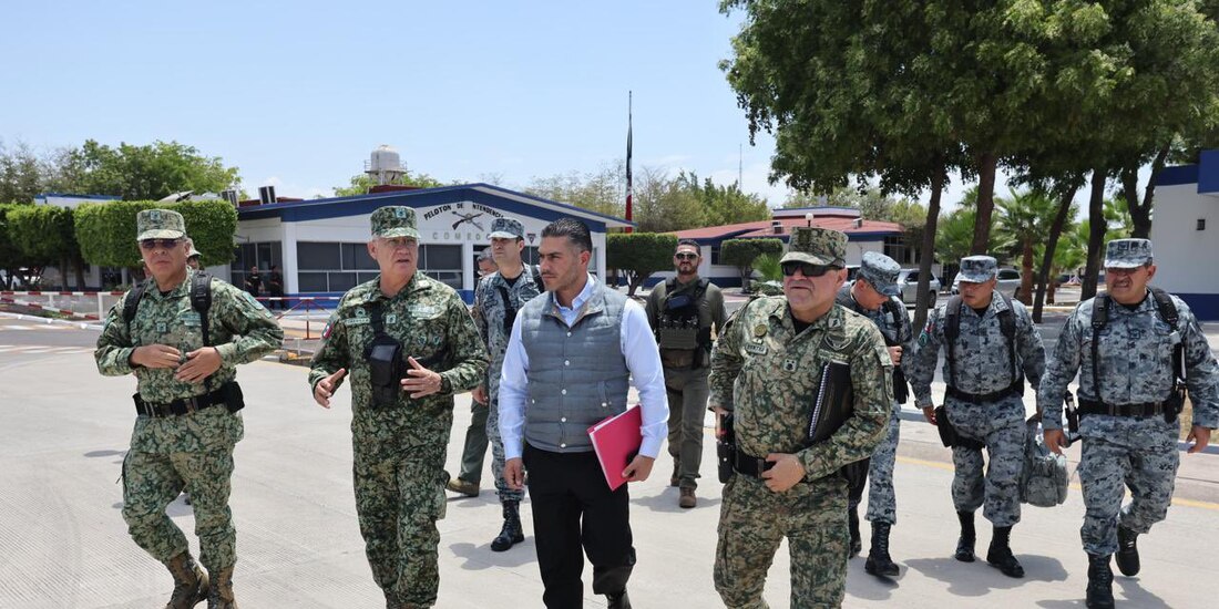 Al centro, el titular de la SSPC, Omar García Harfuch.