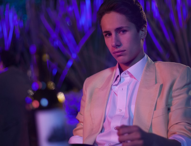 Juanpa Zurita da vida a Alejandro Basteri en "Luis Miguel, la serie"