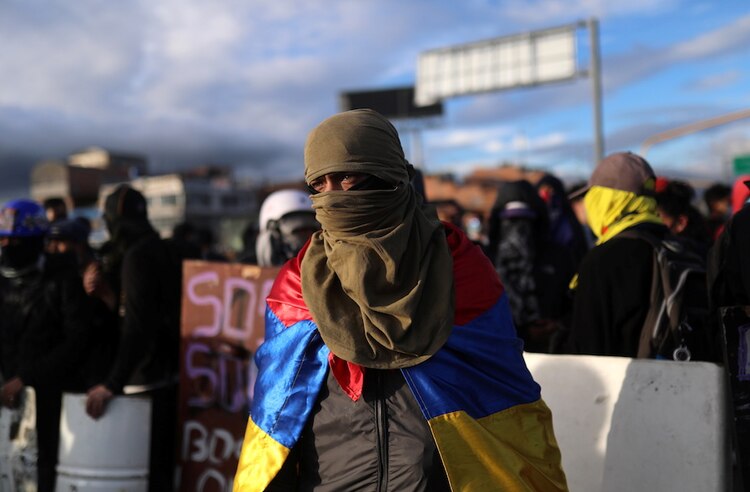 Los líderes de las protestas antigubernamentales sostuvieron ayer una reunión de más de tres horas con autoridades en la sede de la Presidencia; sin embargo, los manifestantes consideraron que no existe empatía hacia sus demandas, por lo que las protestas continúan hoy.