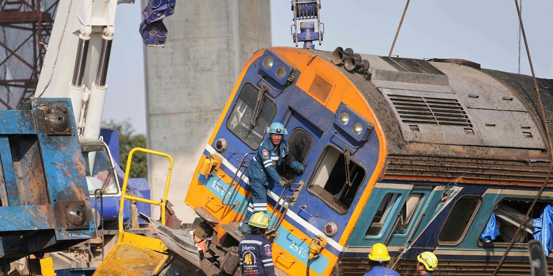 Rescatistas trabajan en el accidente
