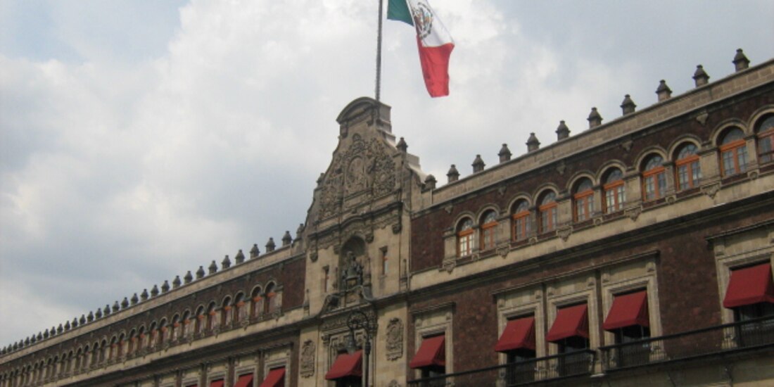 Presidente López Obrador se reúne este lunes con gobernadores de Morena en Palacio Nacional.