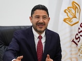 Obtiene ISSSTE resolución favorable para ajustar pensión ilegal de más de 322 mil pesos mensuales