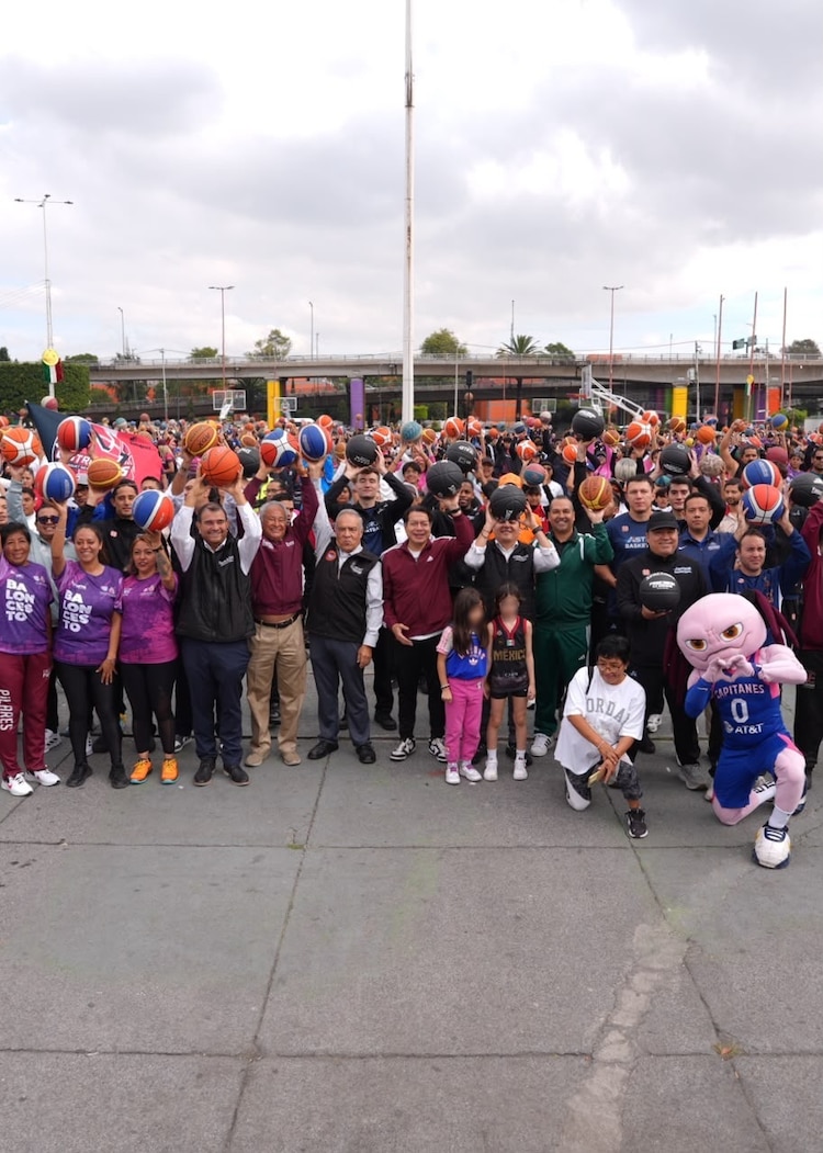 Mario Delgado, titular de la SEP, encabezó la Clase Nacional de Baloncesto en la alcaldía Venustiano Carranza.