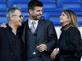 Gerard Piqué, acompañado de sus padres Joan Piqué y Montserrat Bernabéu.