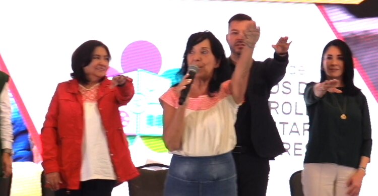 Nuria Fernández Espresate, titular del Sistema Nacional DIF (SNDIF), pidió a las y los asistentes tomar protesta como el DIF de Hoy