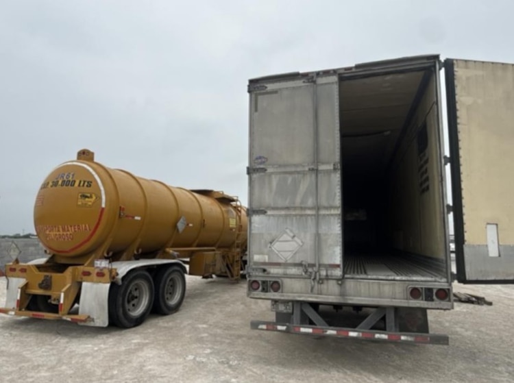 Decomisan pipas y contenedores en predio.