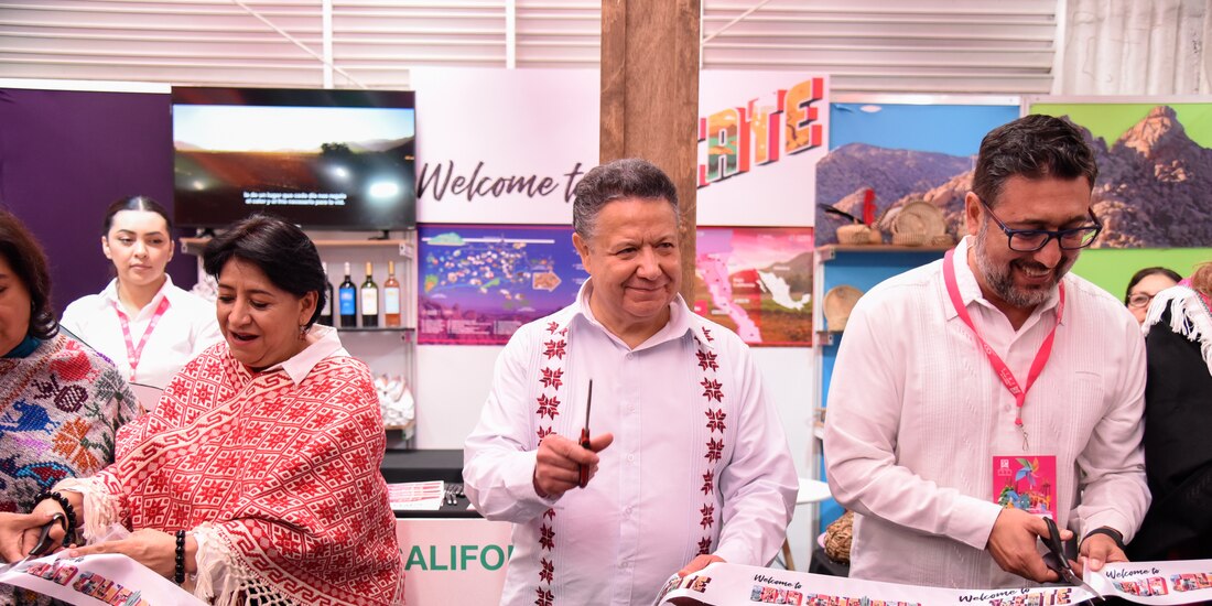 En la imagen, el Gobernador constitucional de Hidalgo.