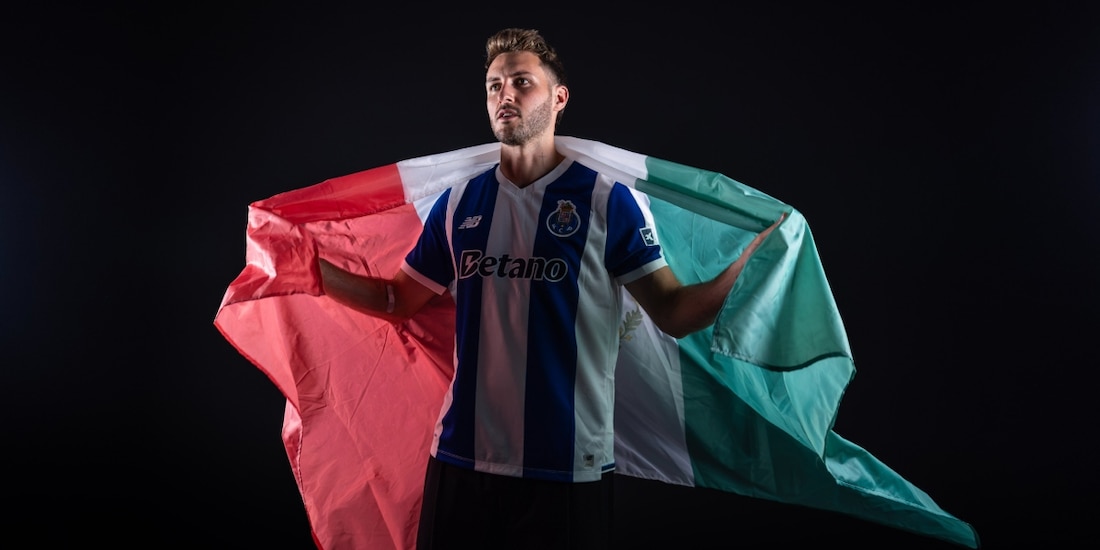 Santiago Giménez en el Porto