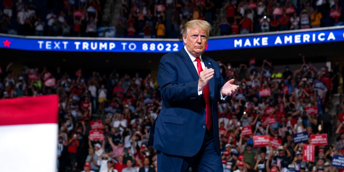 Se informó que los miembros del personal asistieron a la manifestación pero llevaban máscaras durante todo el evento