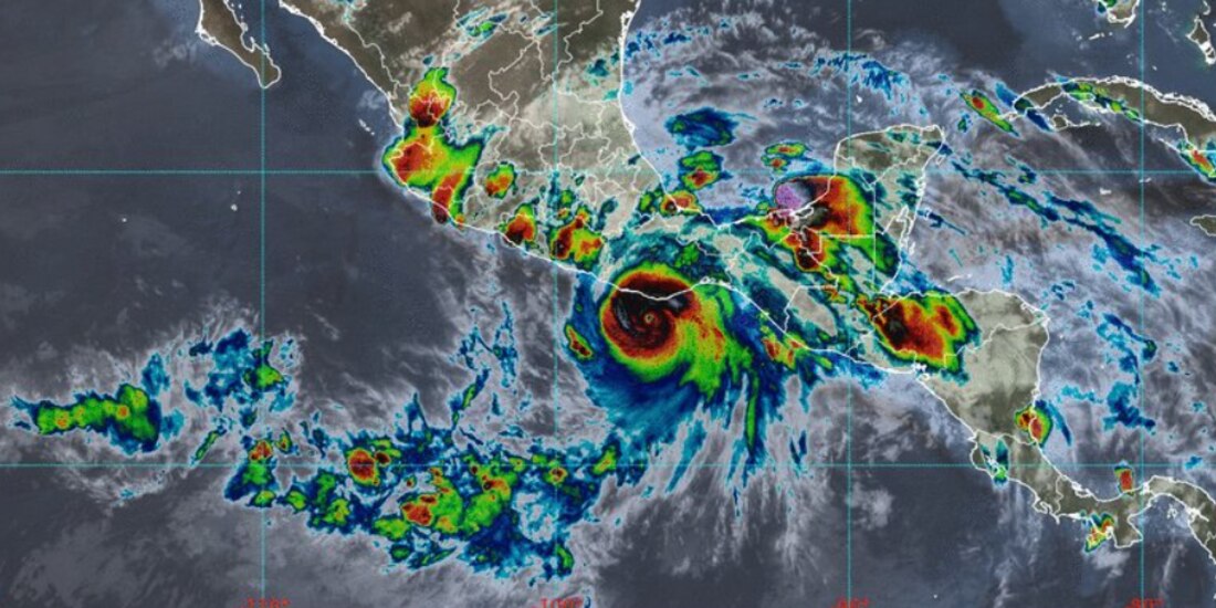 Huracán "Erick" toma fuerza y eleva su intensidad a categoría 4 en escala Saffir-Simpson.