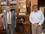 El Presidente y Monreal (der.) se reunieron, ayer, en Palacio Nacional.