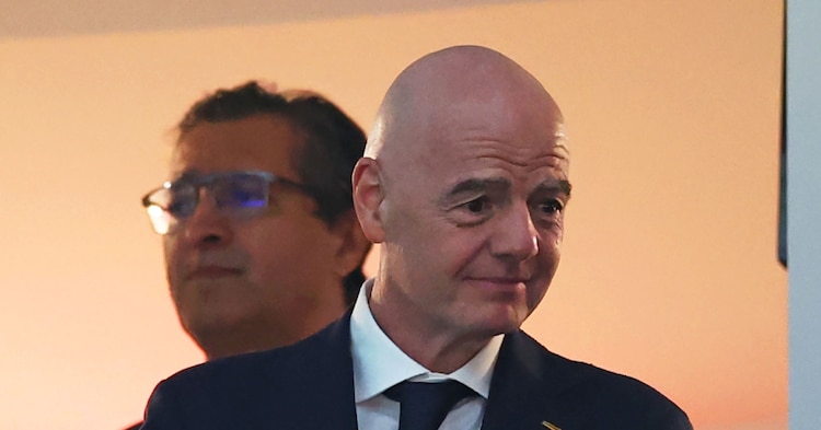 La UEFA reprobó la propuesta de Gianni Infantino de privatizar el Mundial.