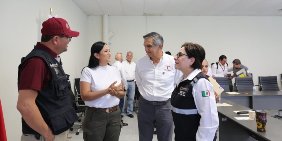 El gobernador Américo Villarreal, con las titulares del Bienestar, Ariadna Montiel, y de PC, Laura Velázquez, ayer.