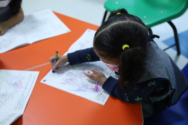 Todos los menores reciben alimentación sana, variada y suficiente de acuerdo a su edad