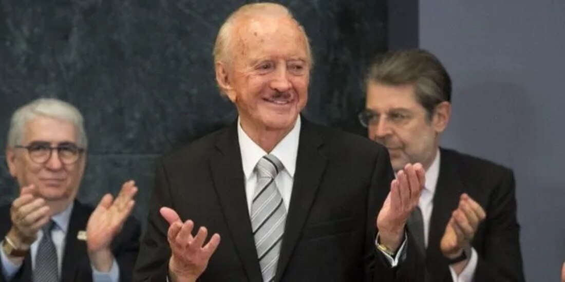 Fallece Rogerio Azcárraga.