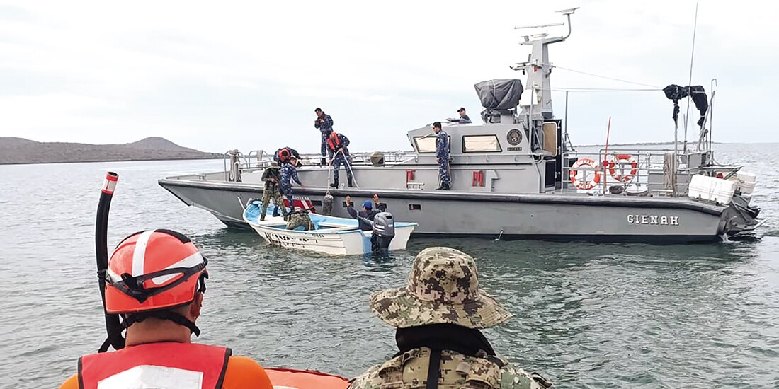 Elementos de la Marina, durante el ejercicio de práctica en el estado de Sinaloa, ayer.