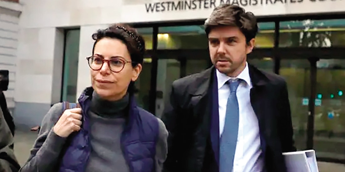 (izq.) Karime Macías y su abogado, al salir de un tribunal en Londres, en 2019; arriba, Javier Duarte.
