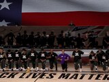 Jugadores de la NBA se manifiestan contra el racismo.